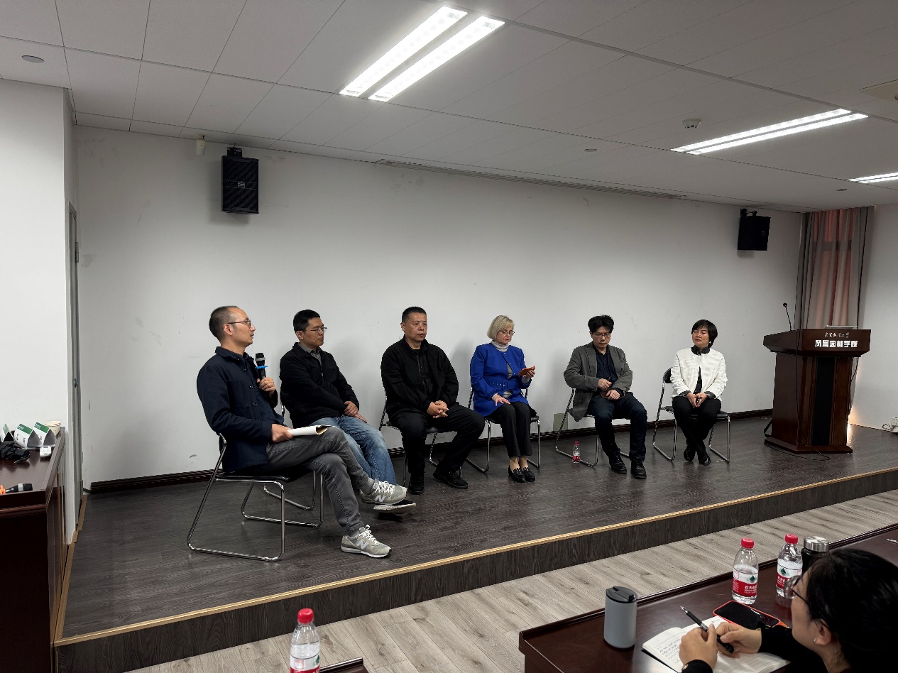 图五 圆桌讨论现场